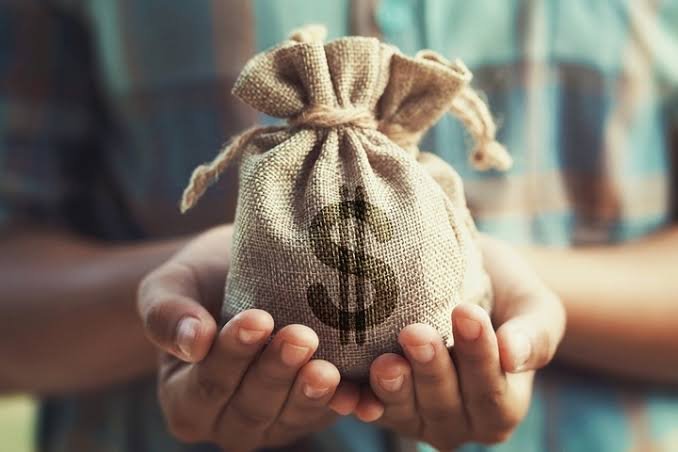 Personal-Finance-Tips-for-Young-Adults-With-Student-Loans